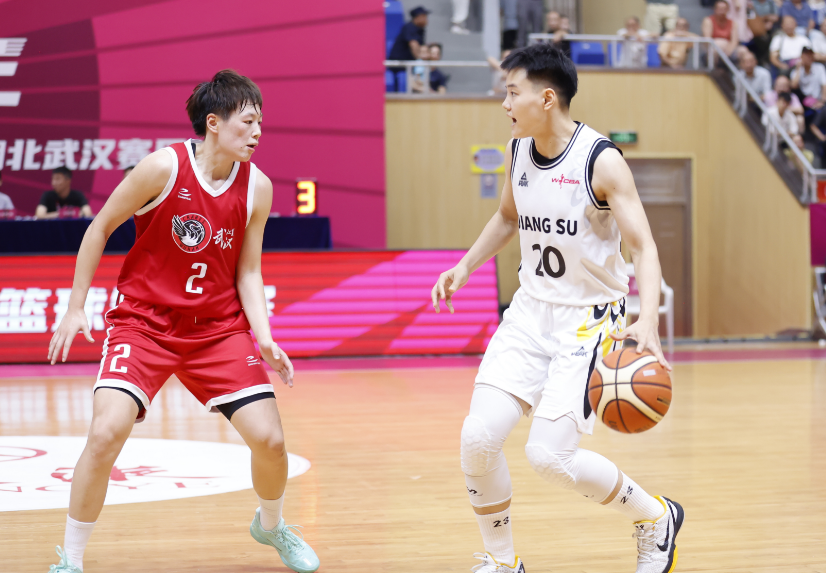 已经, 小组第一出