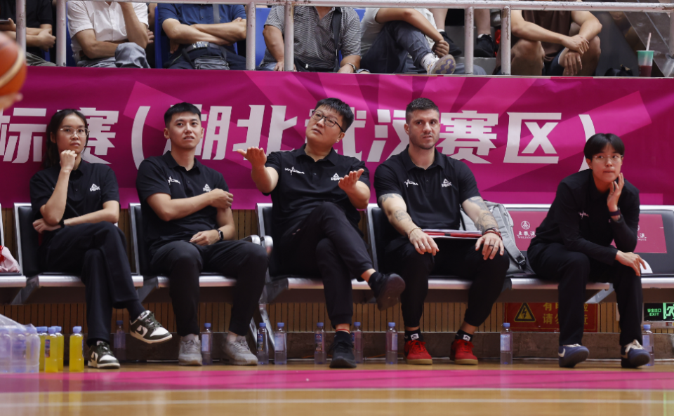 打击, 见证主队的